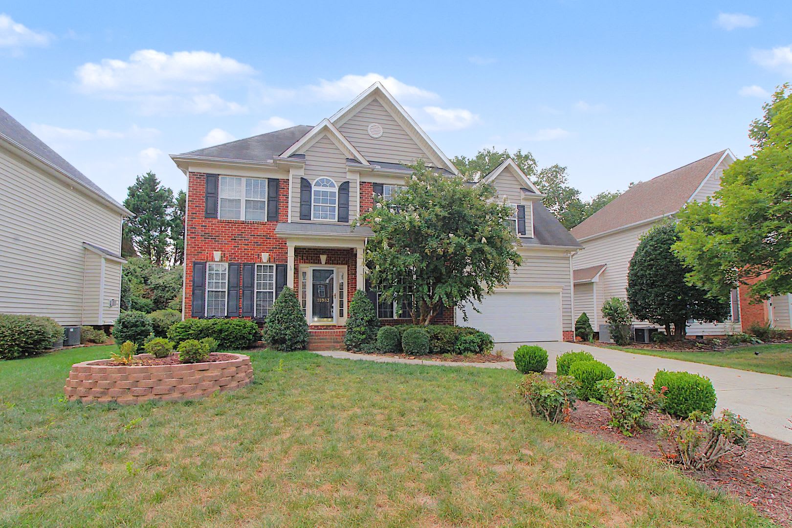 Freshly Updated Hampton Ridge Home – Refinished Hardwoods, New Carpet & Fenced Yard – photo 2