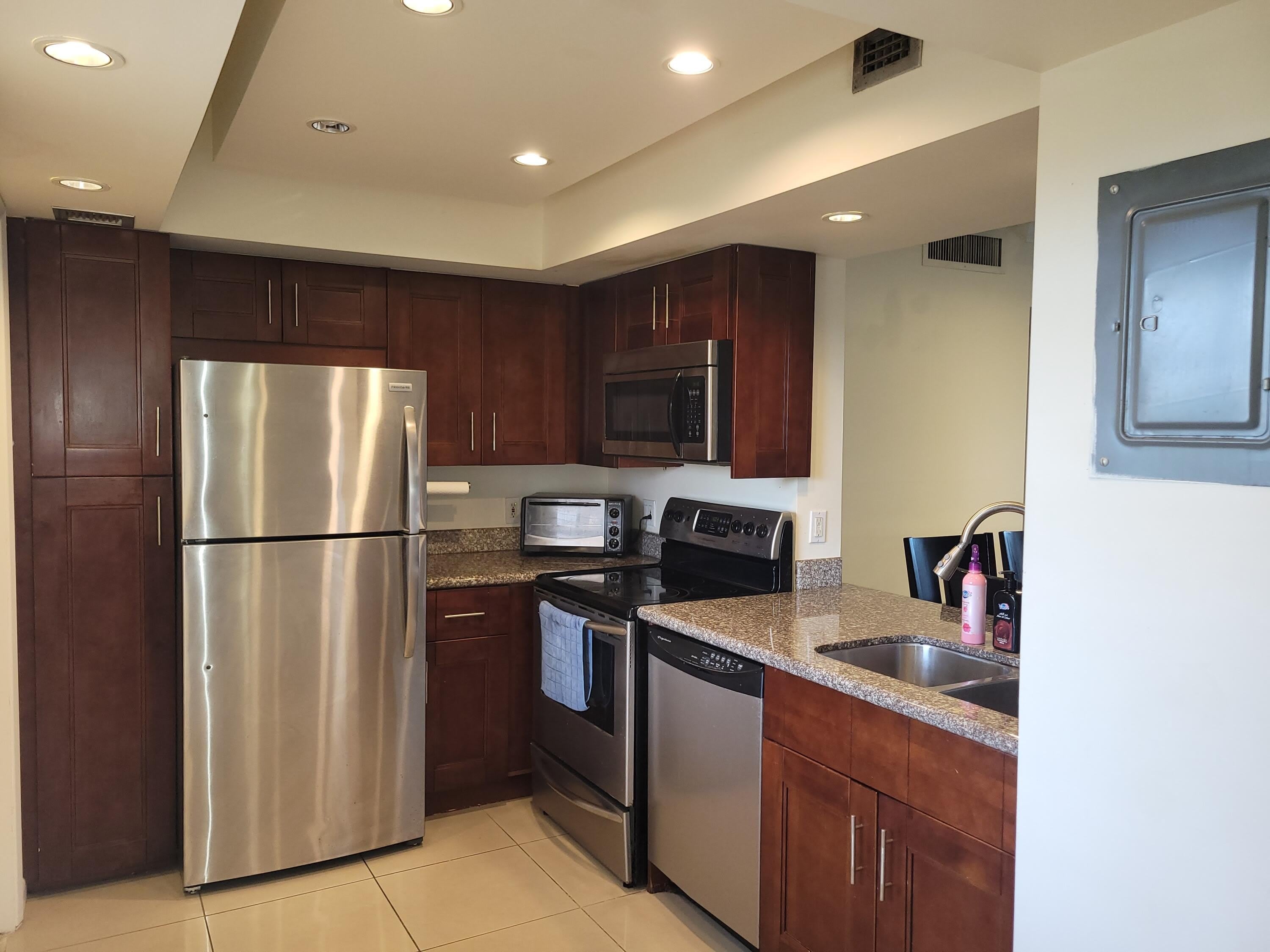 3050 N Palm Aire Drive – photo 2