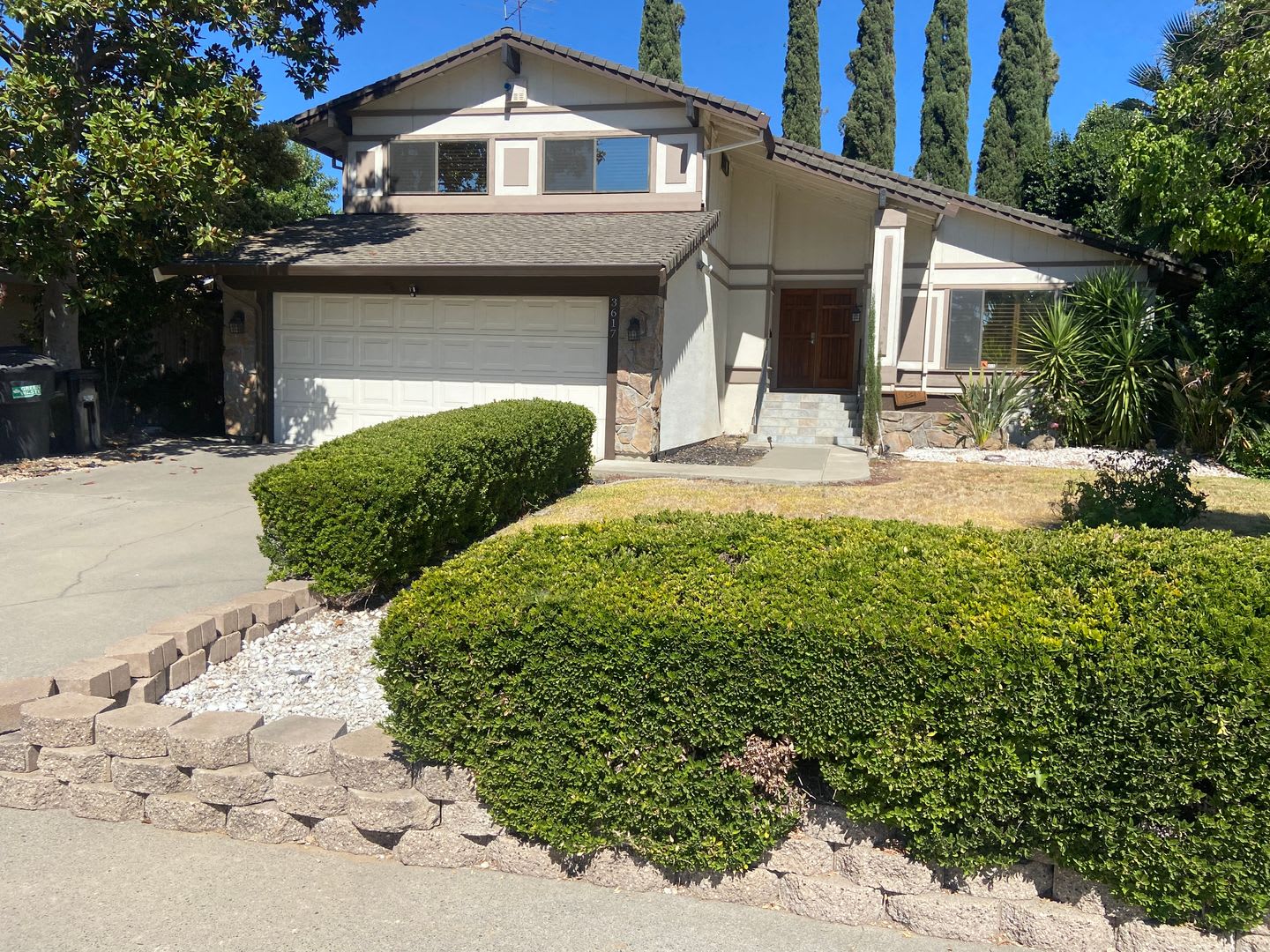 A Rosemont 4 Bdrm, 3 Bath – photo 1