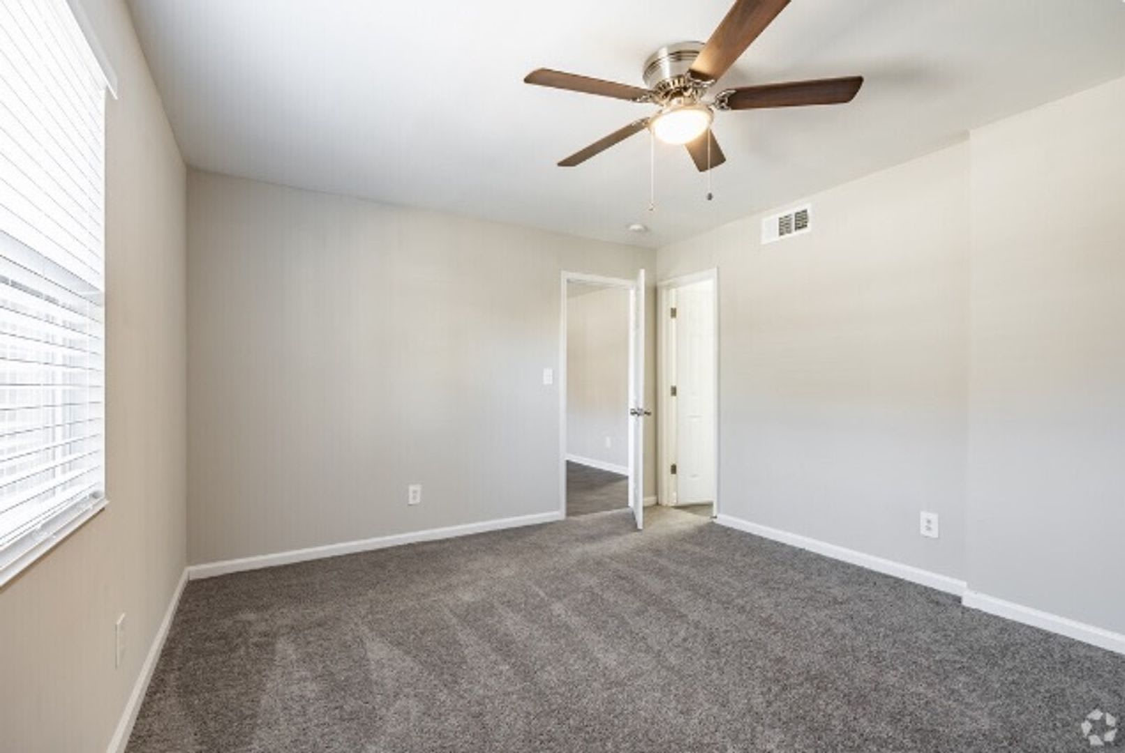 West Gate Manor – photo 2