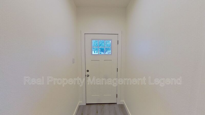1009 Dubois St – photo 4