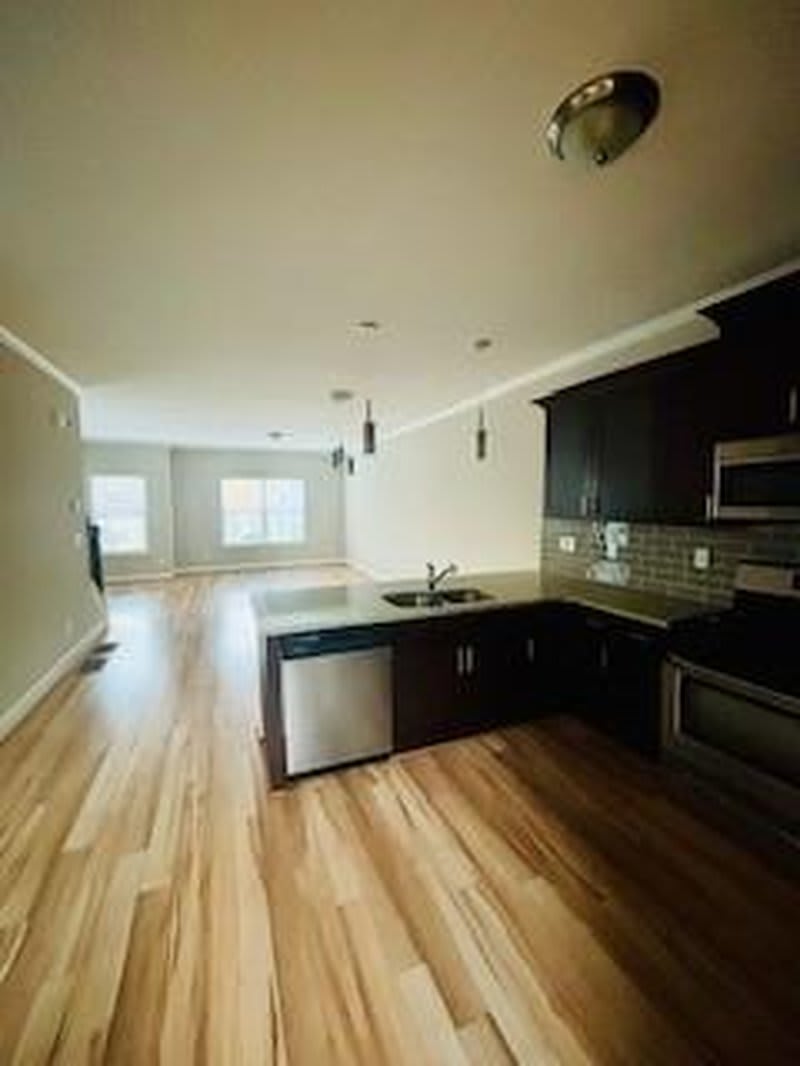 1365 Memorial Drive Southeast – photo 4