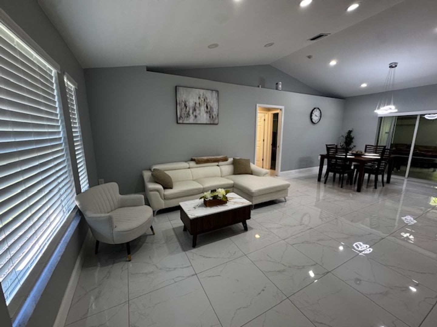 2 bedroom 1.5 bathroom furnished home – photo 4