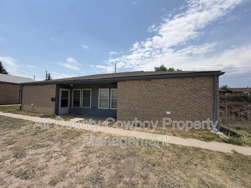 142 S Cribbon Ave – photo 2