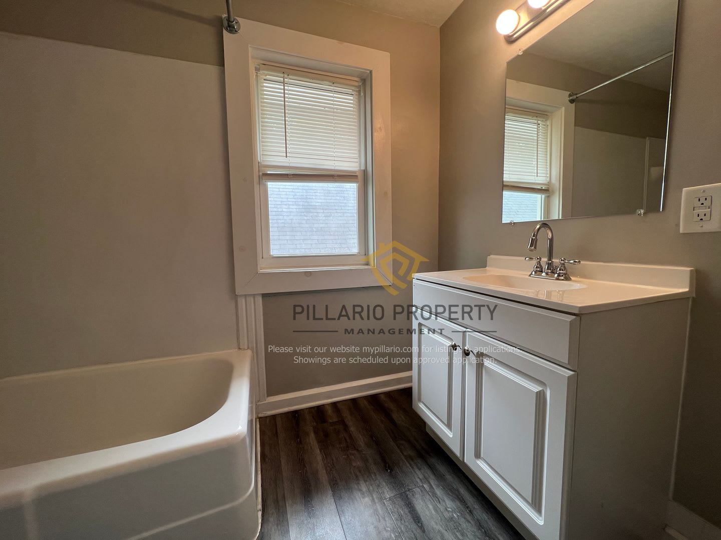Updated 3 Bedroom 1 5 Bathroom Grace Tuxedo Beauty Available Now – photo 4