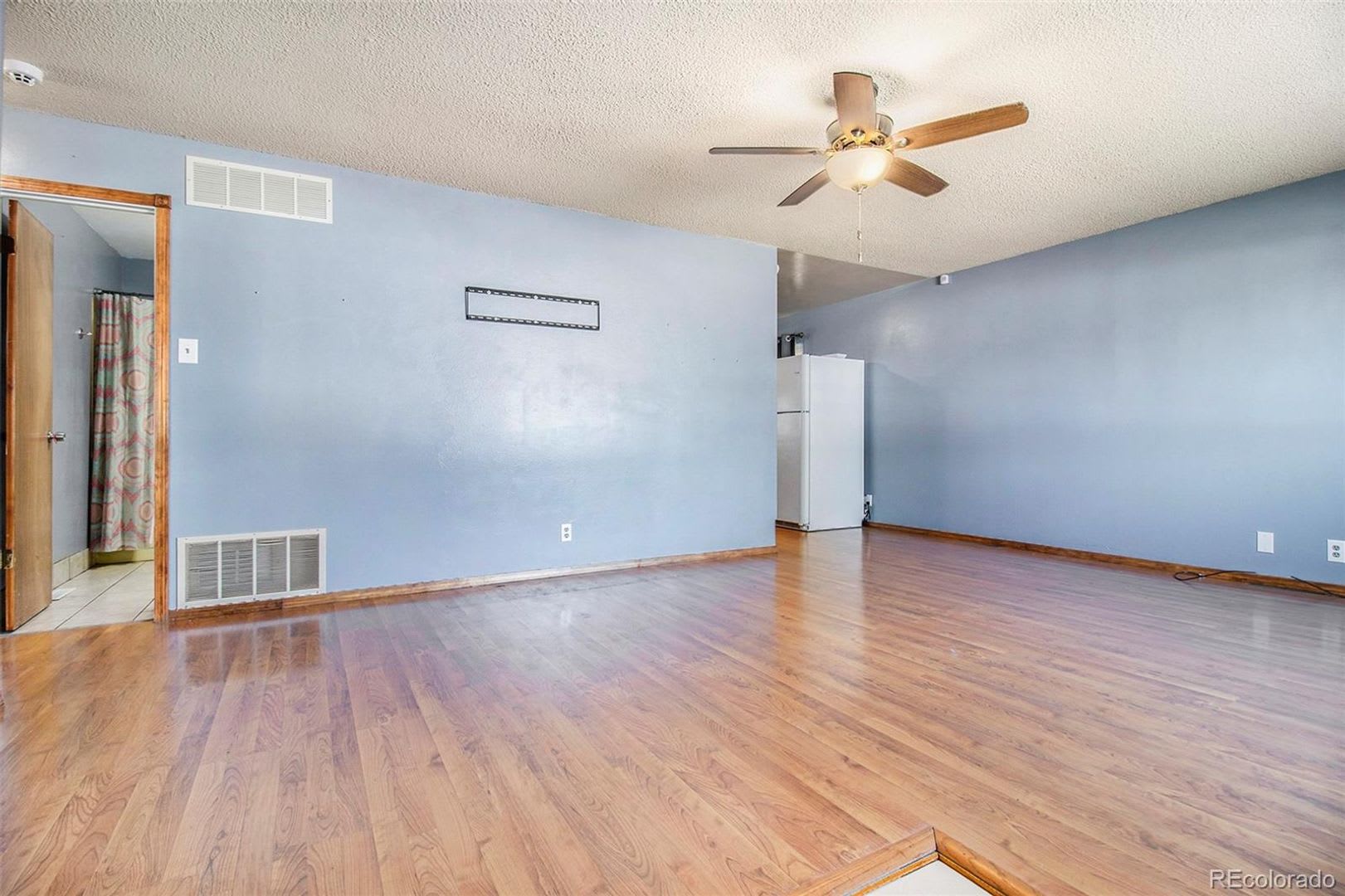 South Side Ranch With Central Air – photo 4
