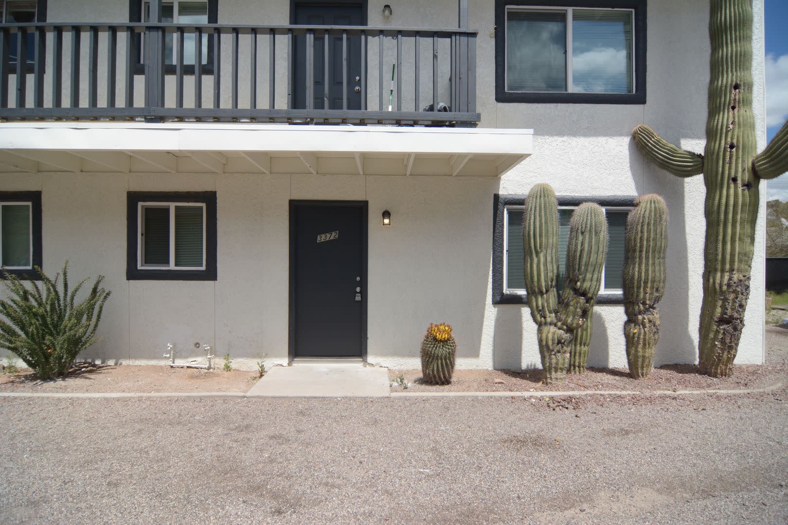 Recently Remodeled 2 Bedroom 1 Bath Fourplex! Great Central Location! – photo 2