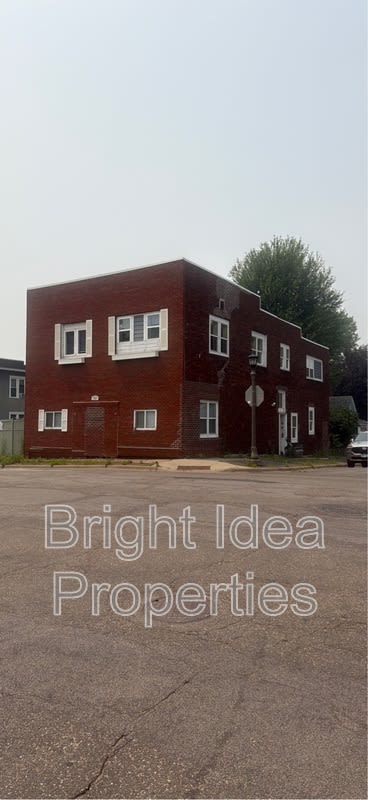 1051 Arkwright Street – photo 1