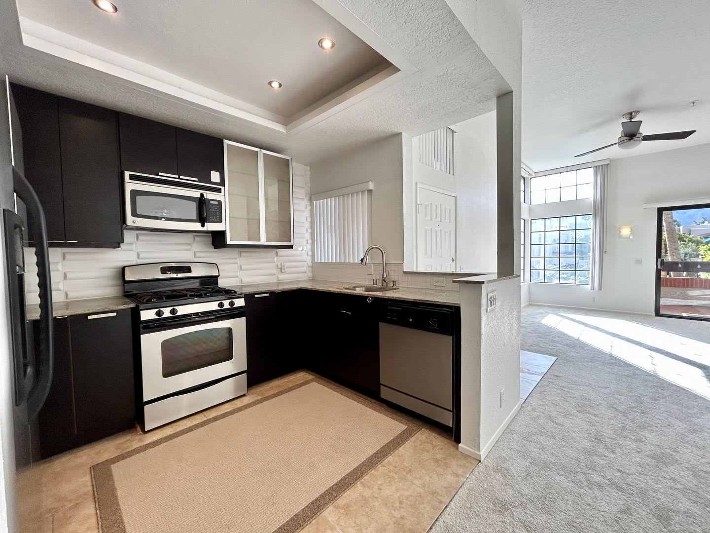 AVAILABLE NOW!! 2 Bedrooms 2 Bathroom Condo in Palm Springs! – photo 2