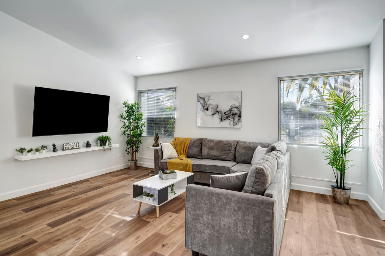 22947 Valerio St – photo 2
