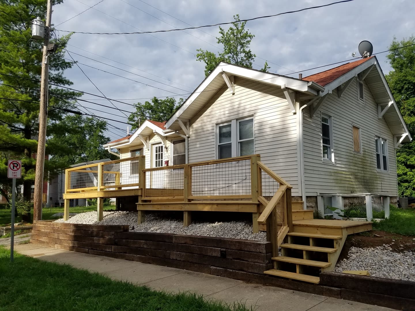 ***AVAILABLE AUGUST 2027*** 5 Bed 2 Bath house. Close to business school. Excellent Location! – photo 2