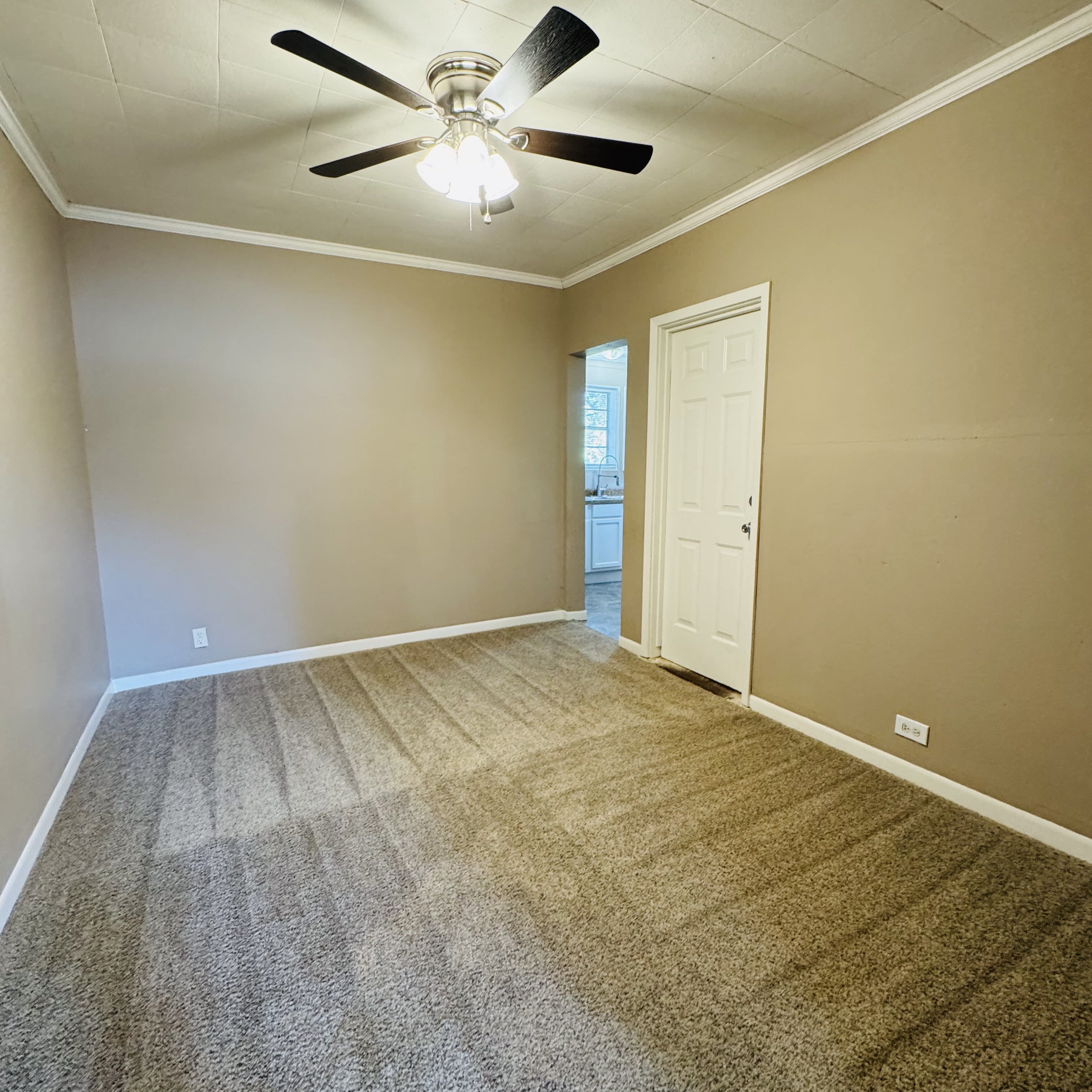 5215 8Th St – photo 3