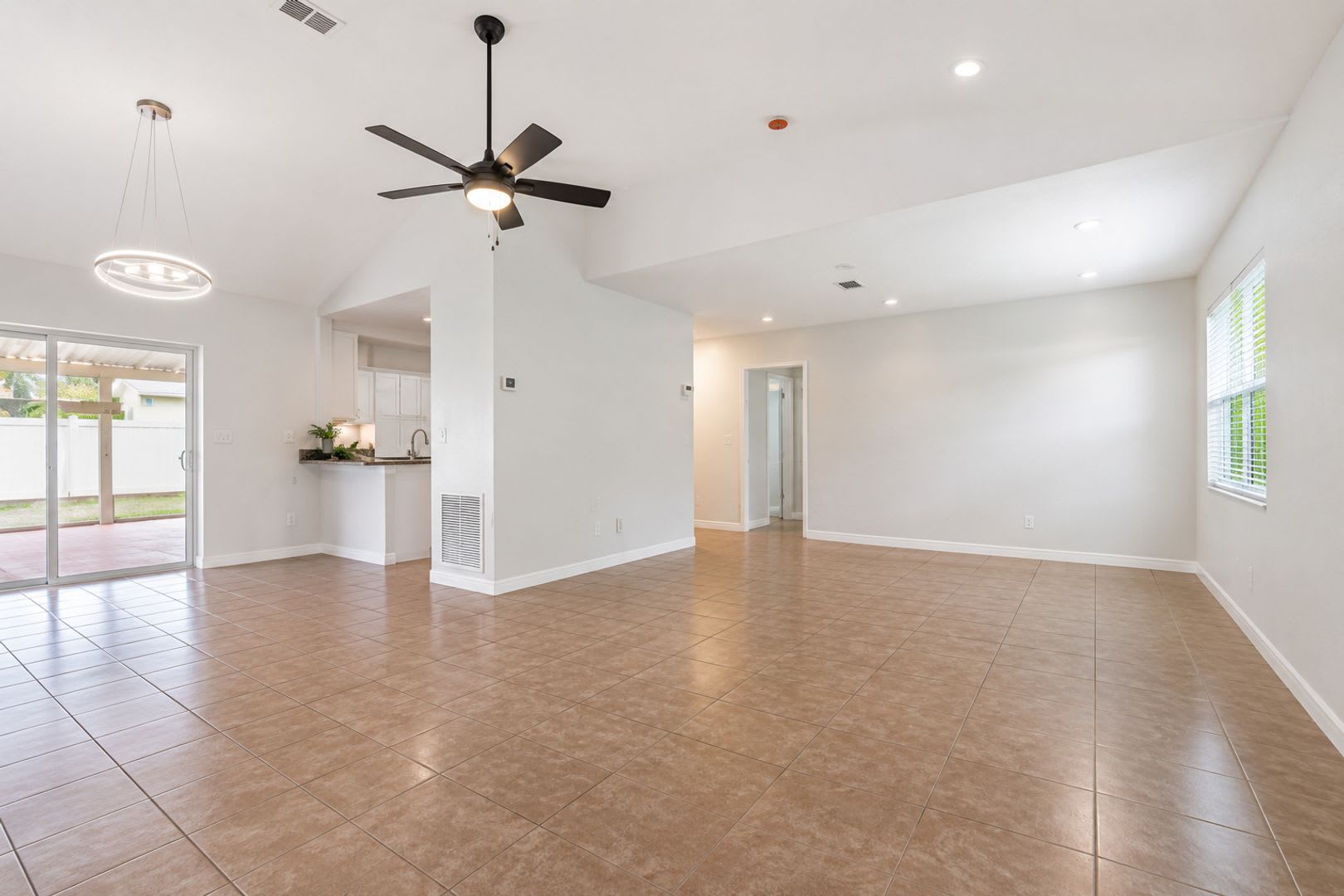 Beautifully Renovated 3 Bedroom 2 Bathroom Home In Largo Florida – photo 2