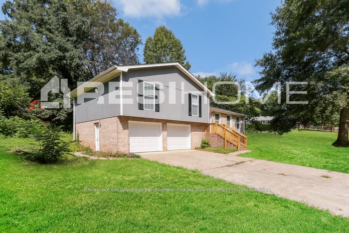 8225 Freestone Drive – photo 2