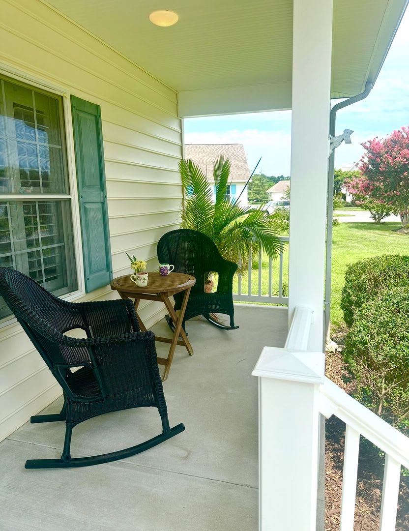 Waterfront Home along Country Club Rd. in the amenity rich private community of Kinsale Glen. – photo 3