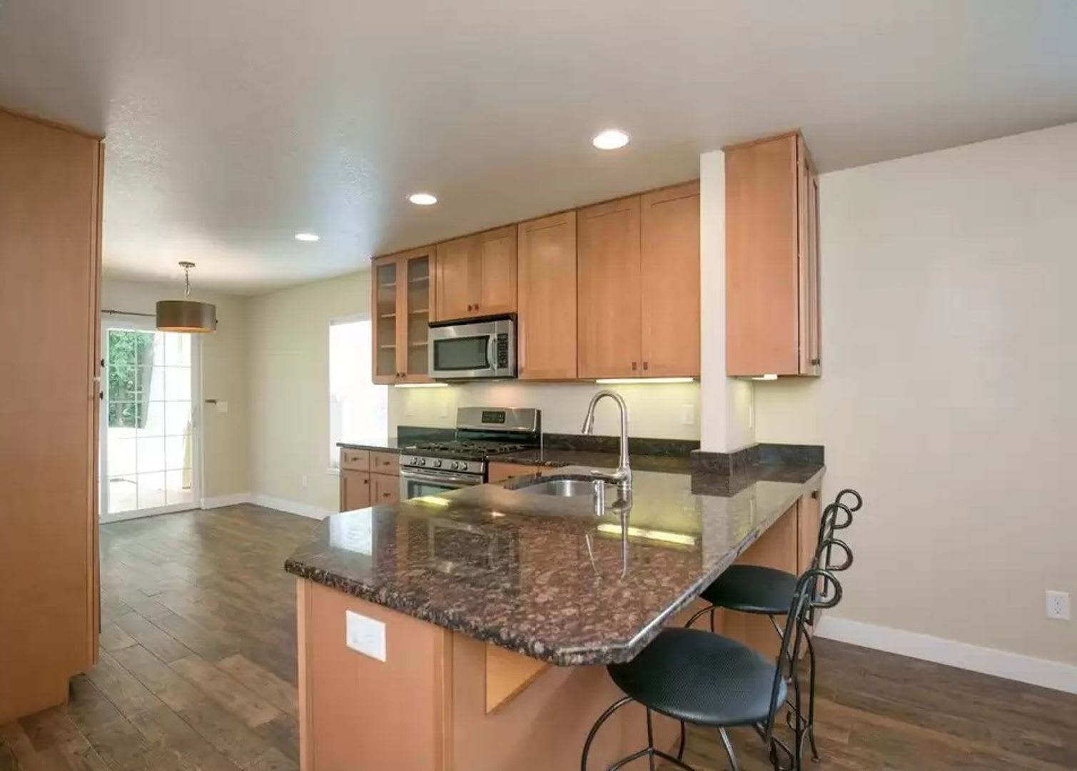 Beautiful Home in Stevenson – photo 4