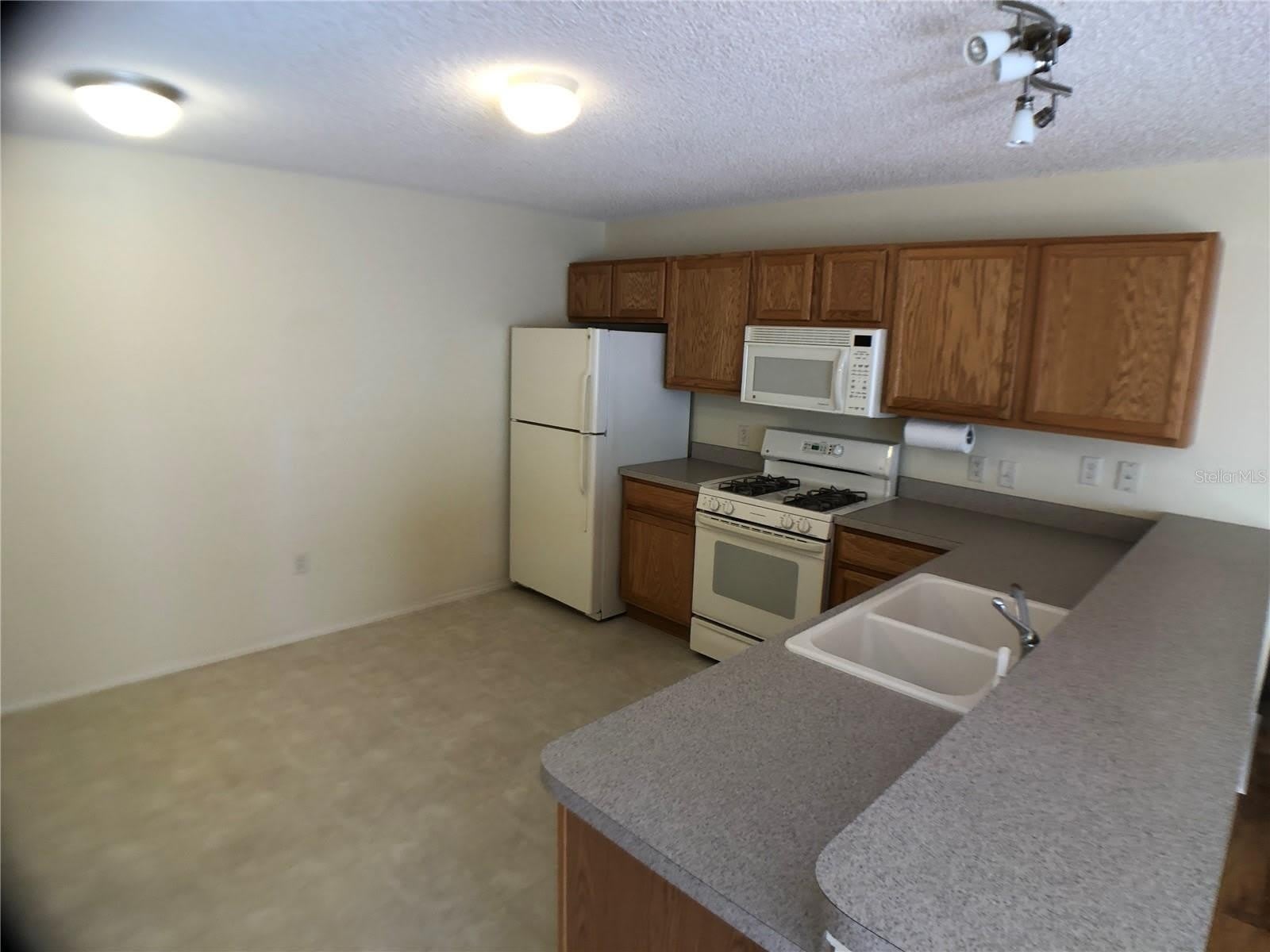 2099 BROYHILL Avenue – photo 3