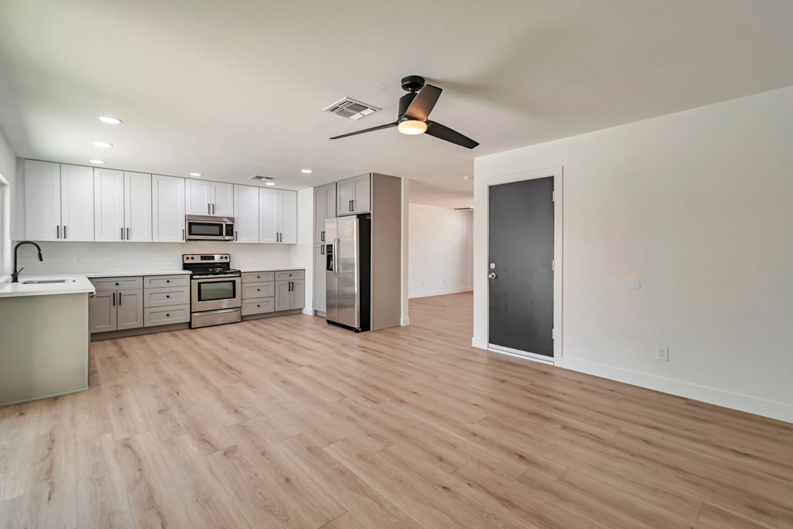 3 Bedroom 2 Bath with Pool! – photo 5