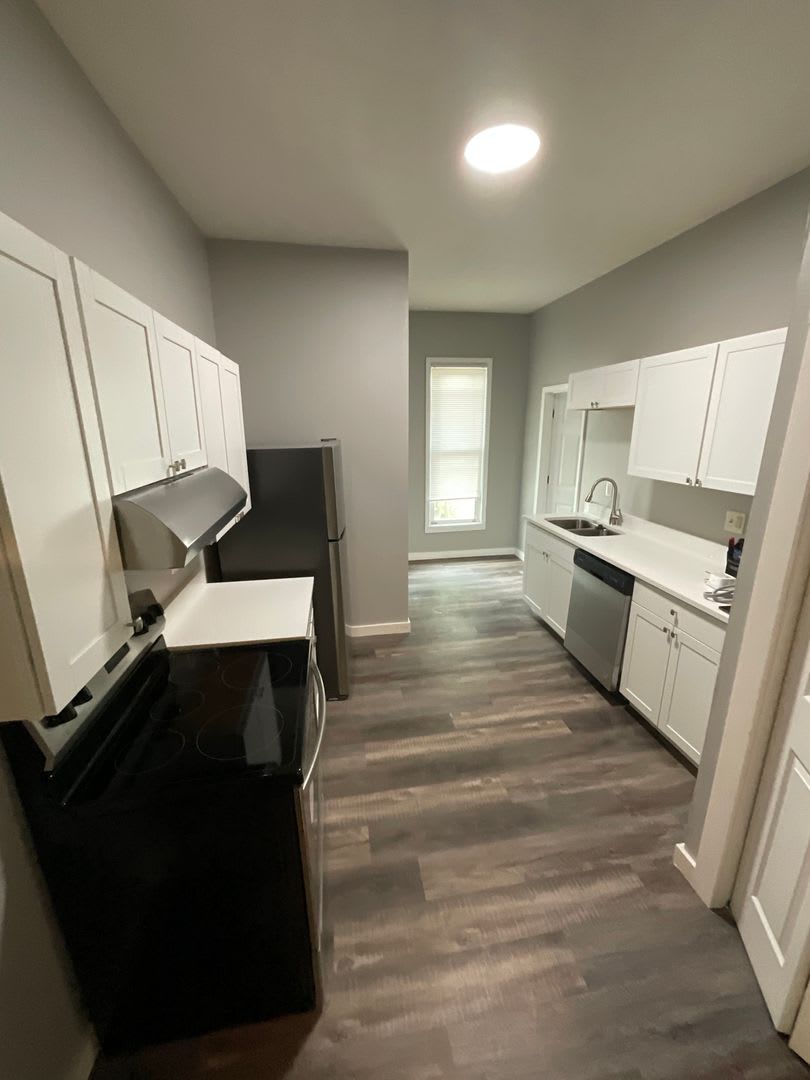 *August 2028* 5 Bedroom house 1 block off Kirkwood FULLY RENOVATED – photo 2