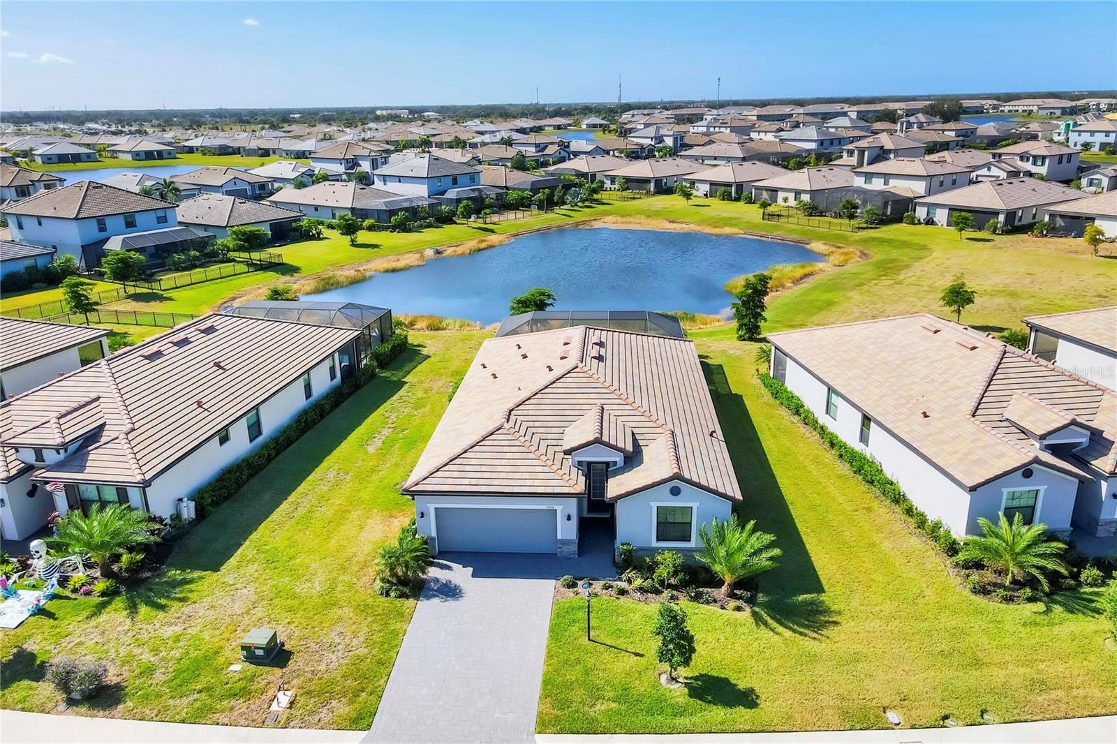 15716 BAREFOOT BEACH Drive – photo 4
