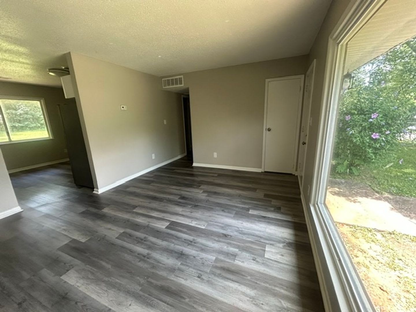 AVAILABLE NOW! $200 OFF FIRST MONTHS RENT – photo 4