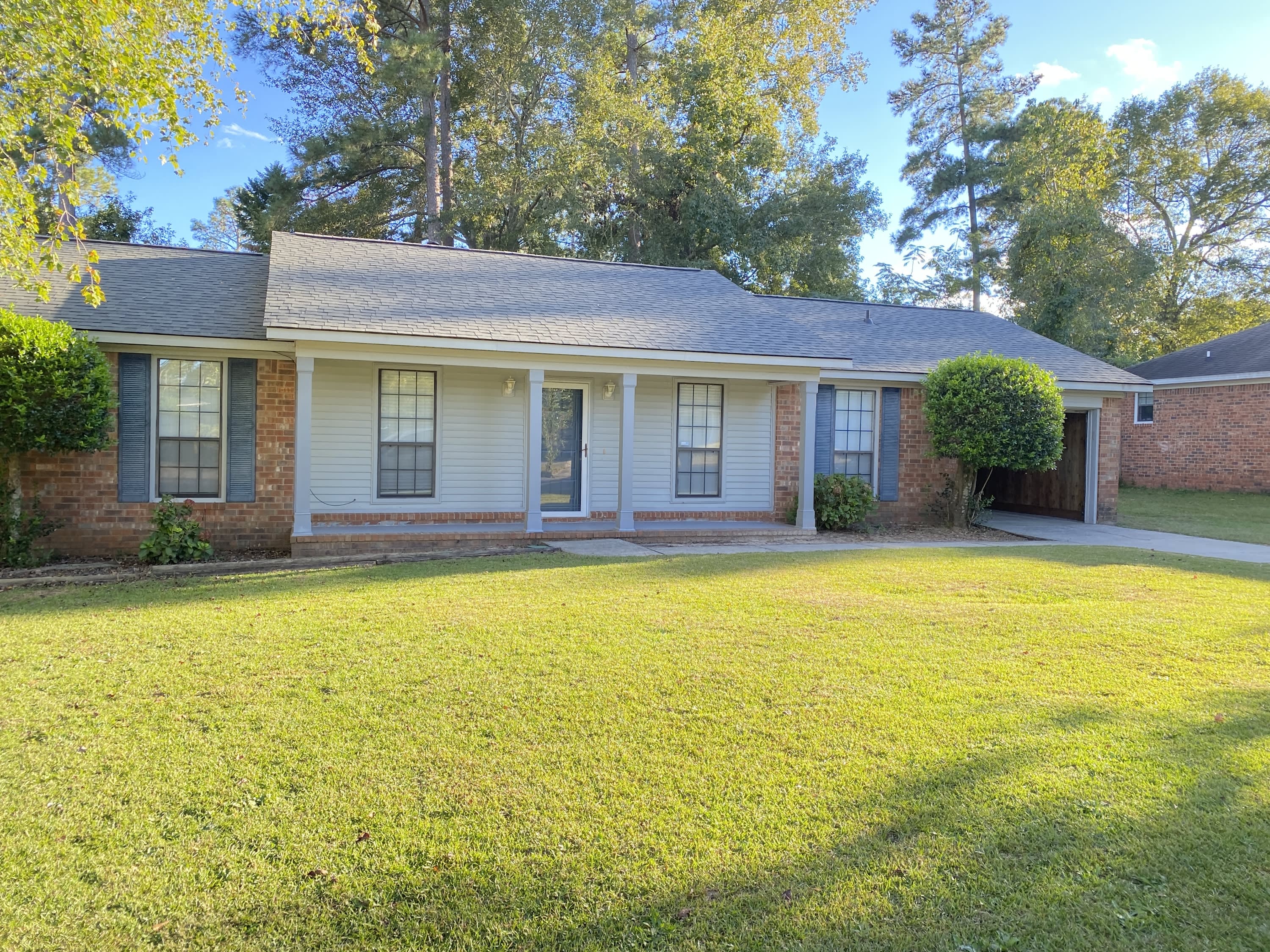 4082 Spencer Street – photo 1