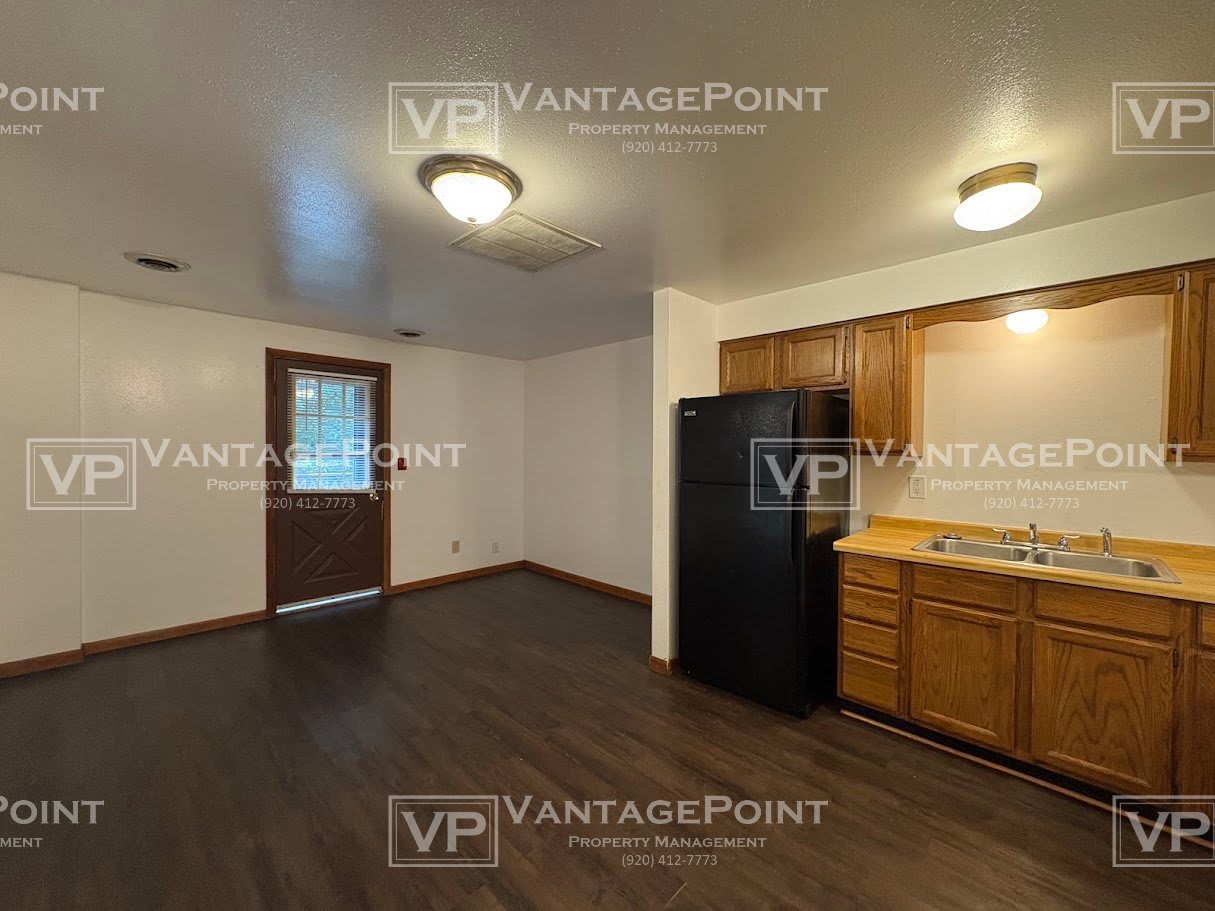 417 Dousman Street – photo 5