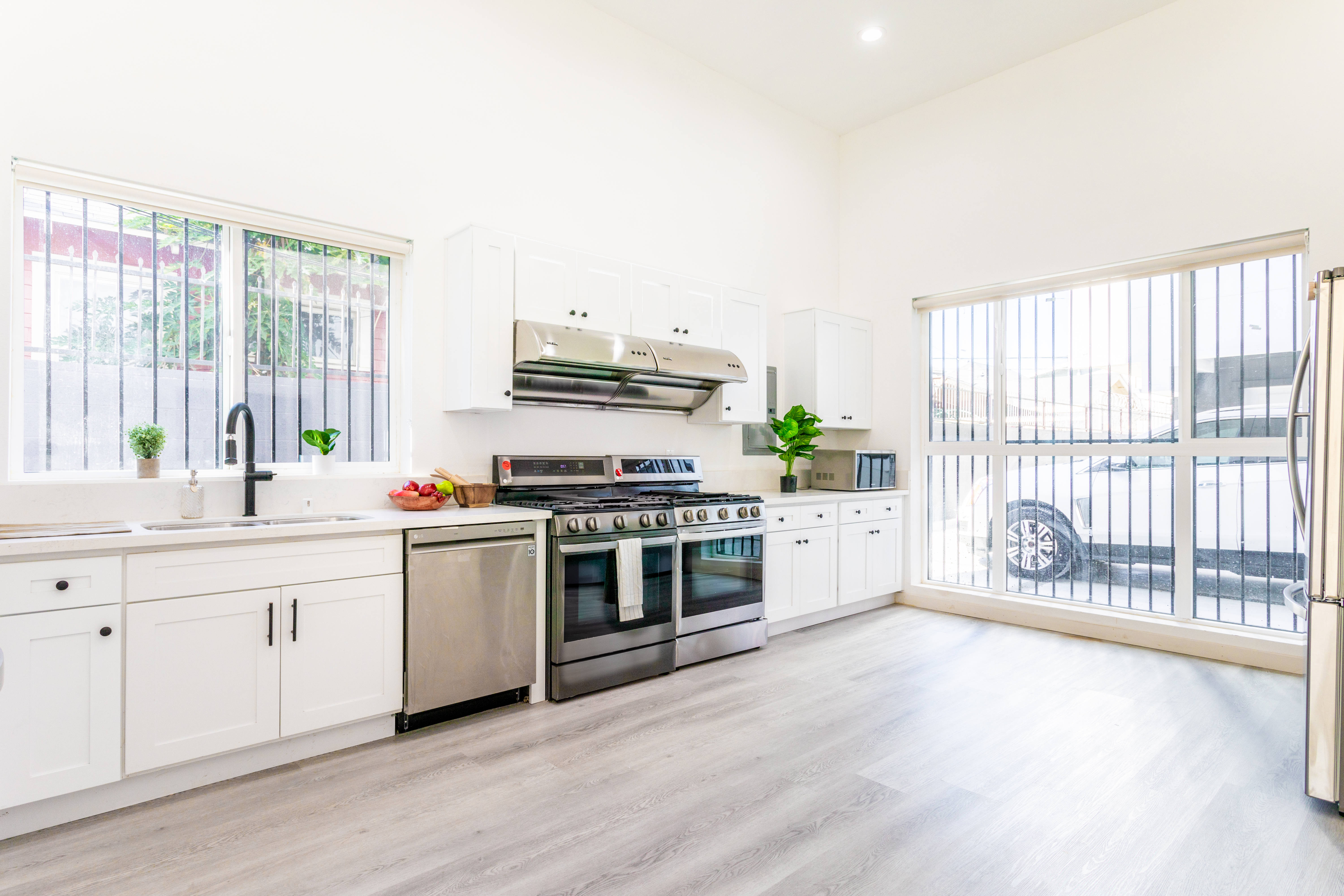 1815 W Adams Boulevard – photo 2