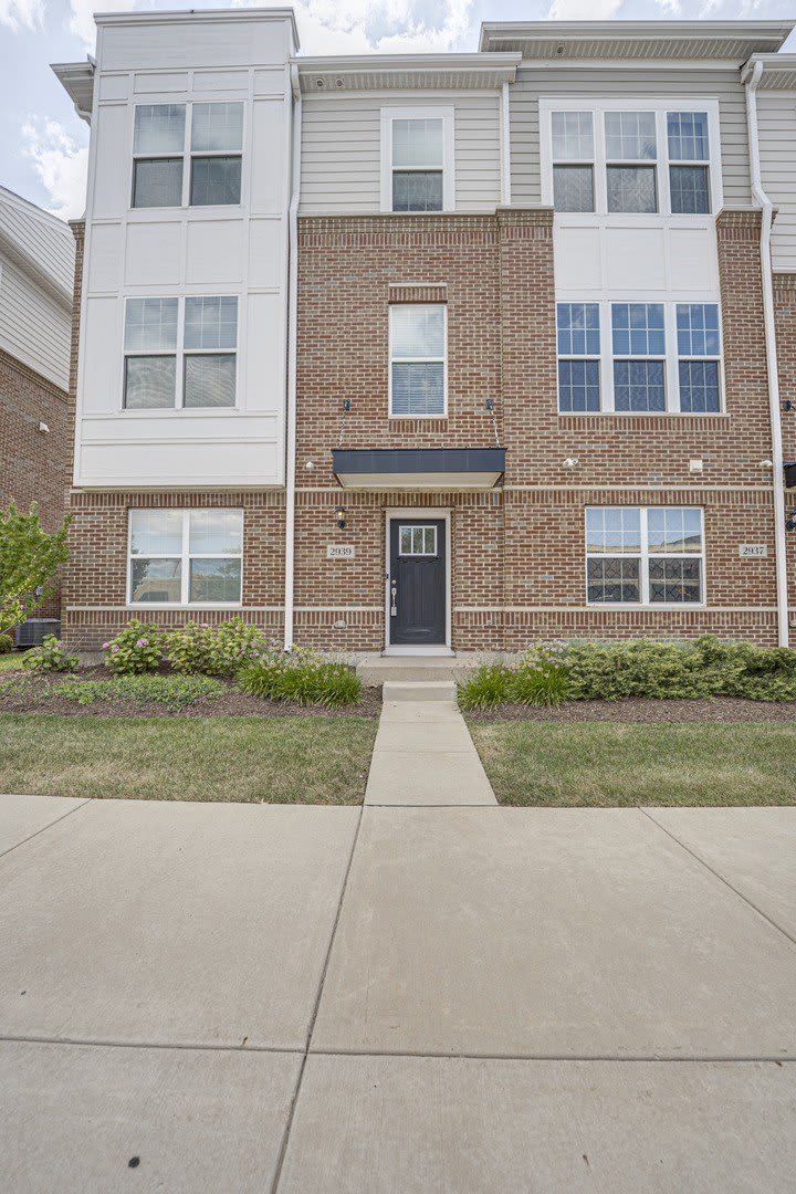 2939 SHOWPLACE Drive – photo 1