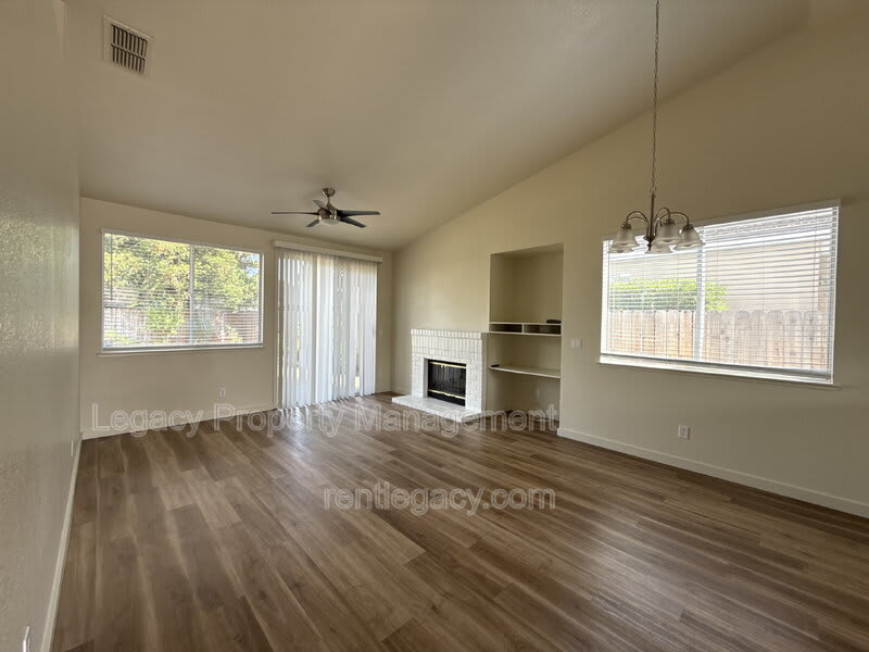 403 Munden Ct – photo 3