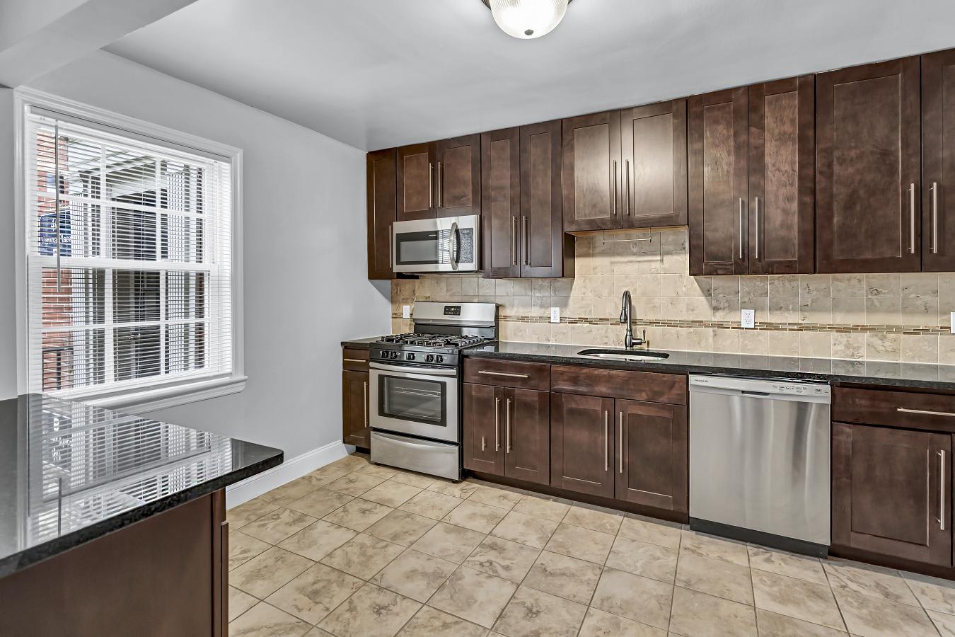 Verona Plaza Apartments – photo 4