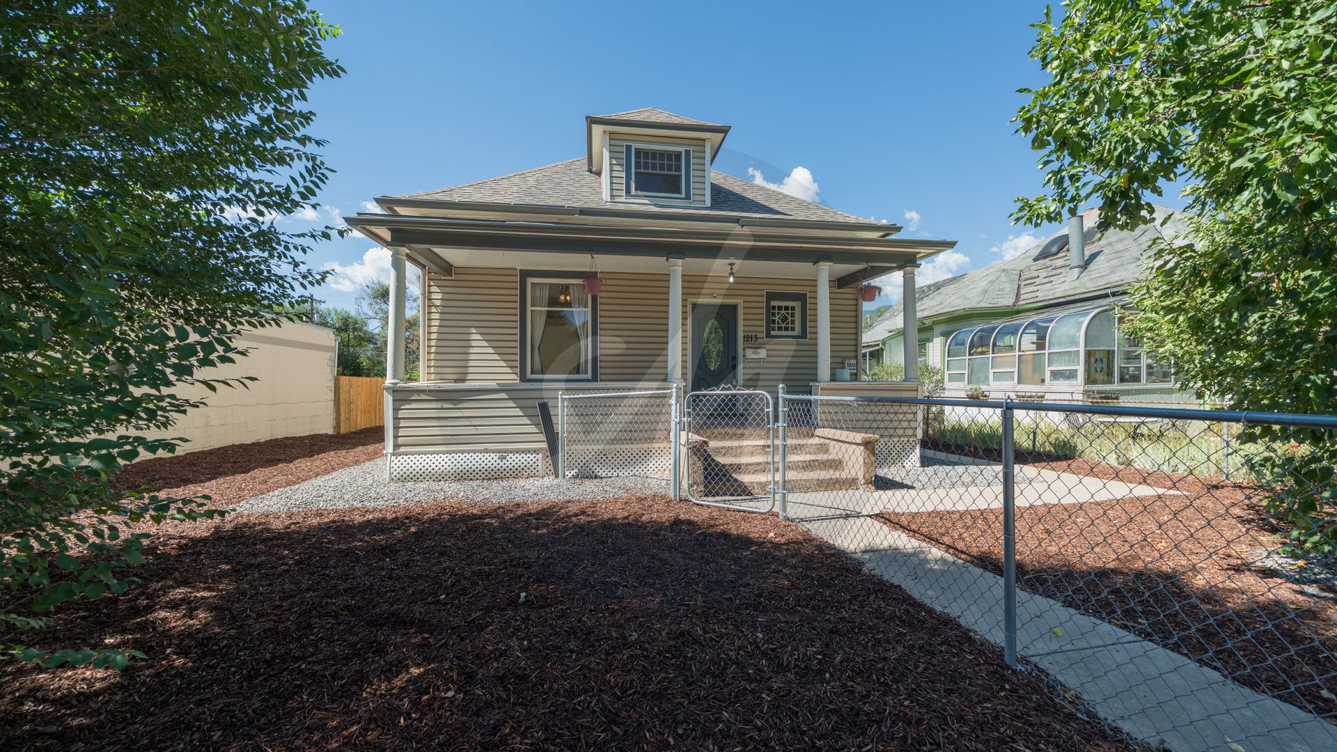 Charming Bungalow in Desirable OCC – photo 1