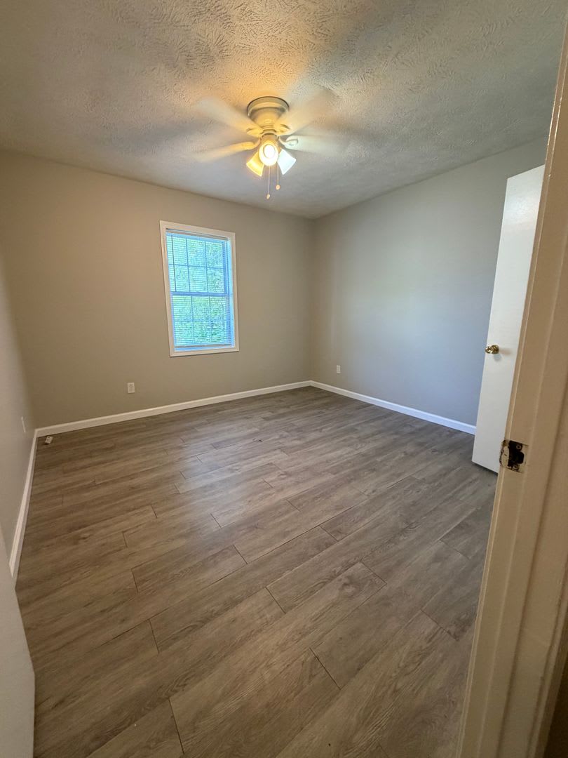 Bemis Welcomes You! Cozy 3 Bedroom! AVAILABLE NOW!!! – photo 5