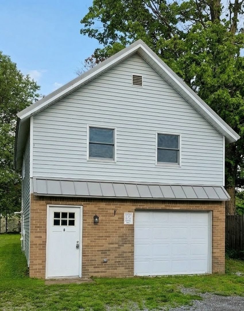Excellent Updated One-Bedroom Apartment in West Valley – Private Deck and Laundry! – photo 2