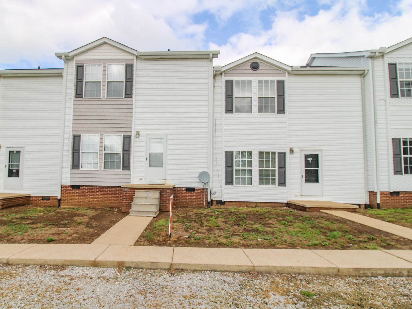 Charming 3Br 2 5Ba Townhome Available Now – photo 2