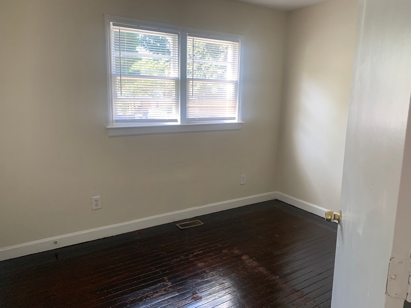 Adorable Three Bedroom Home! – photo 4
