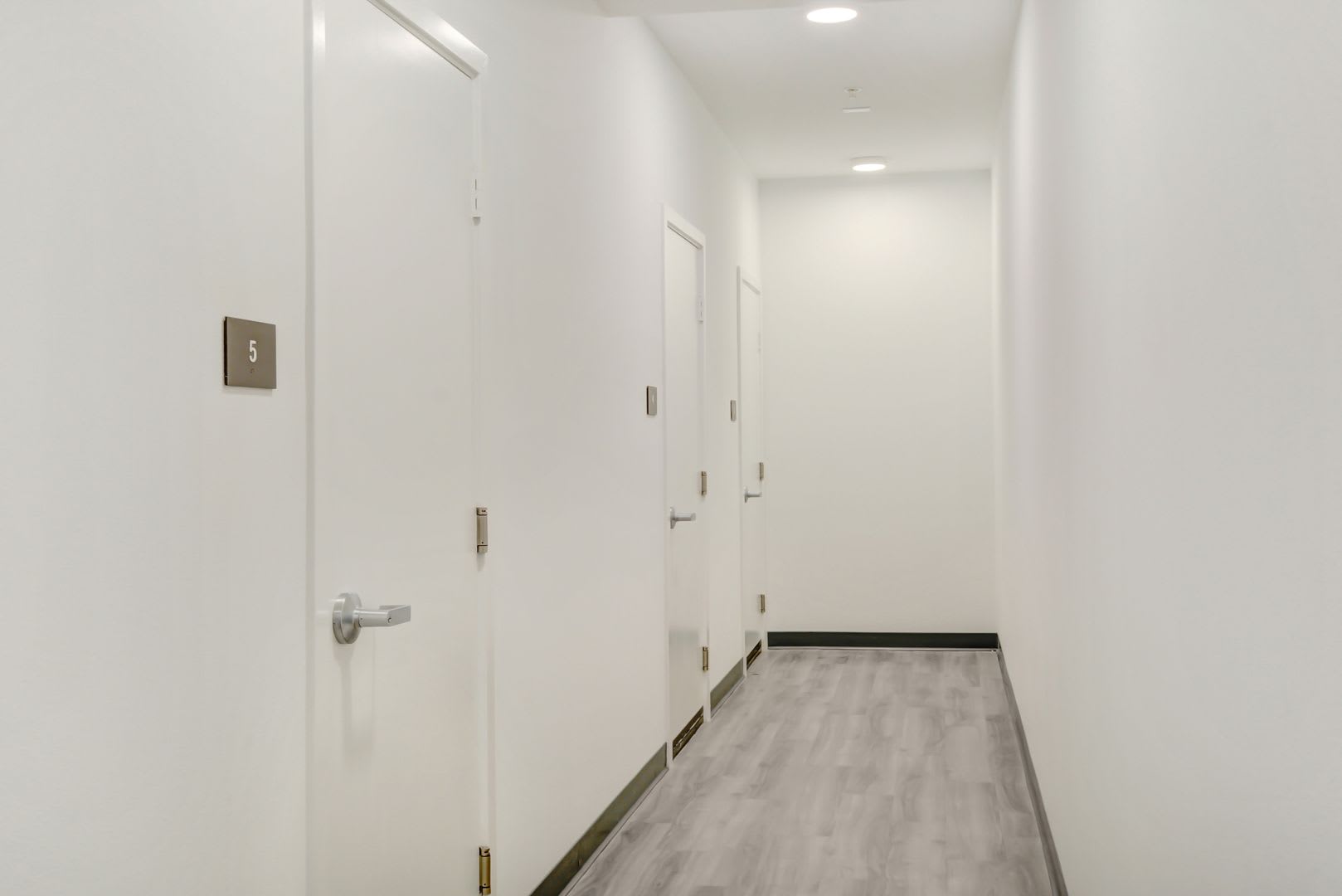 Just reduced and priced to rent fast! Modern Urban 2 Bed, 2 Bath Condo in Prime Ontario Location. – photo 5