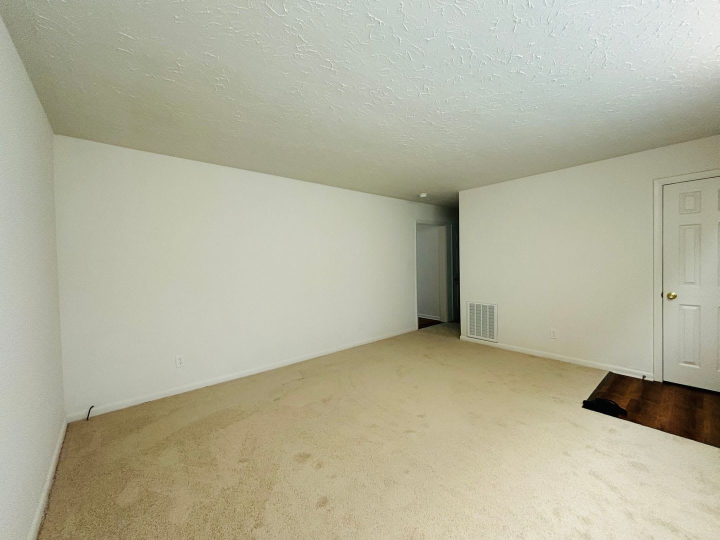 3 Bedroom 1.5 Bath Townhouse – photo 2