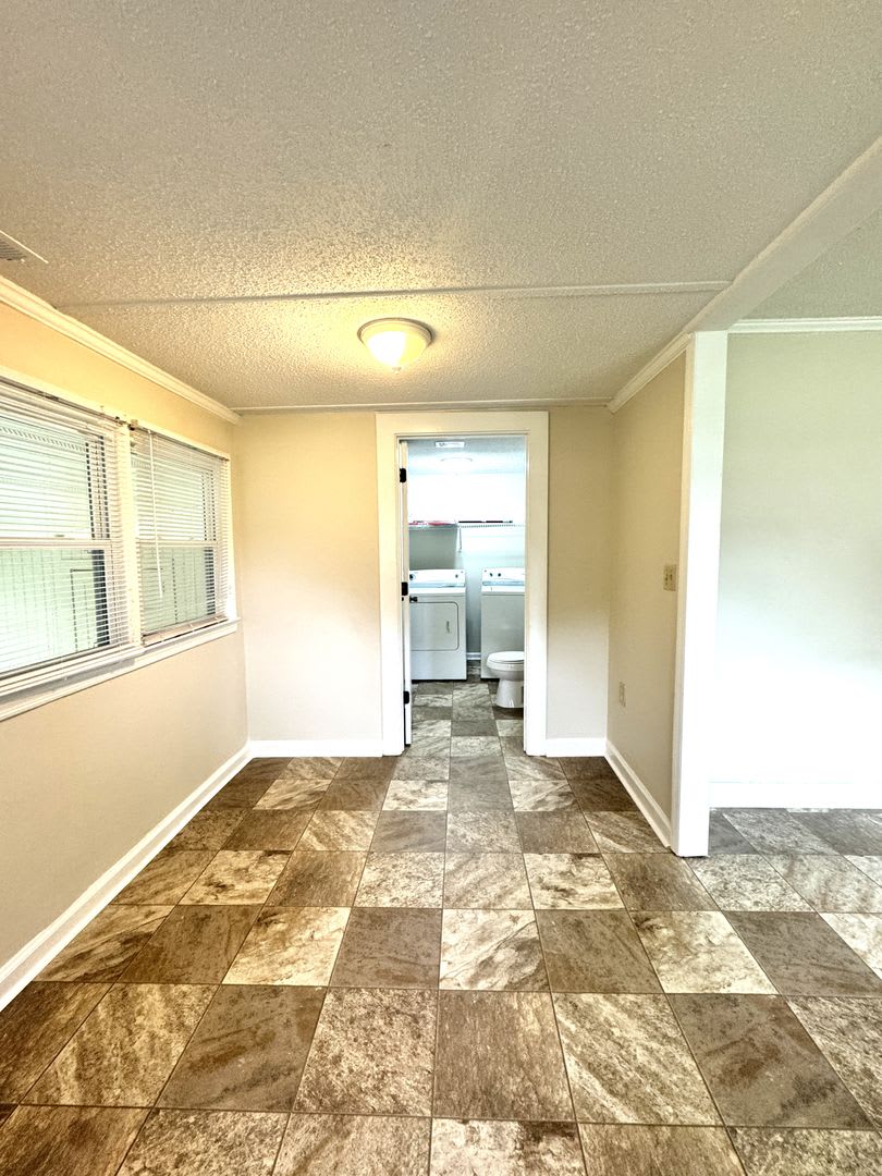 Great Location! Minutes to MCAS! – photo 4