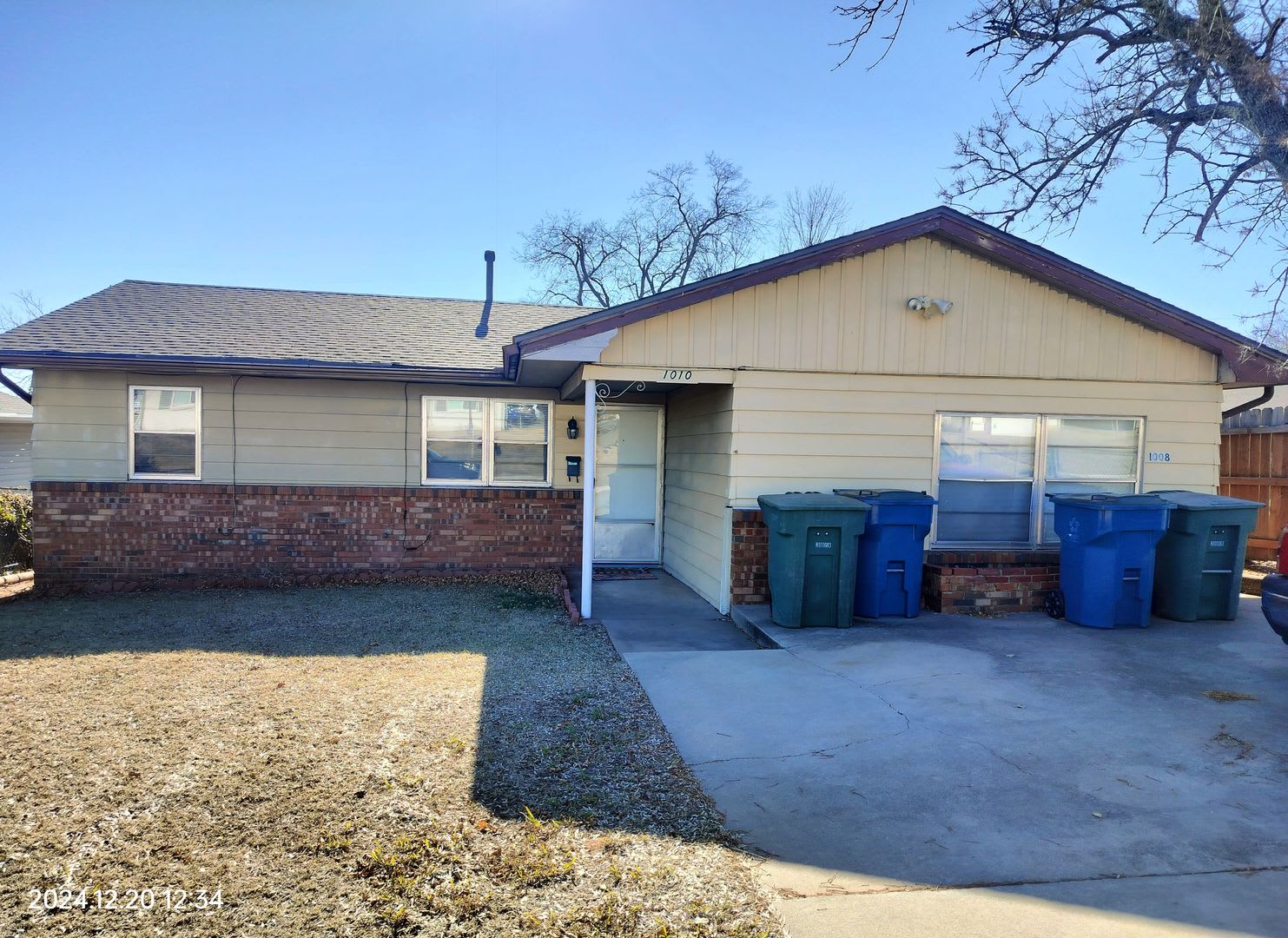 2 bed, 1 bath duplex house in Edmond with central heat and air next to UCO campus – photo 1