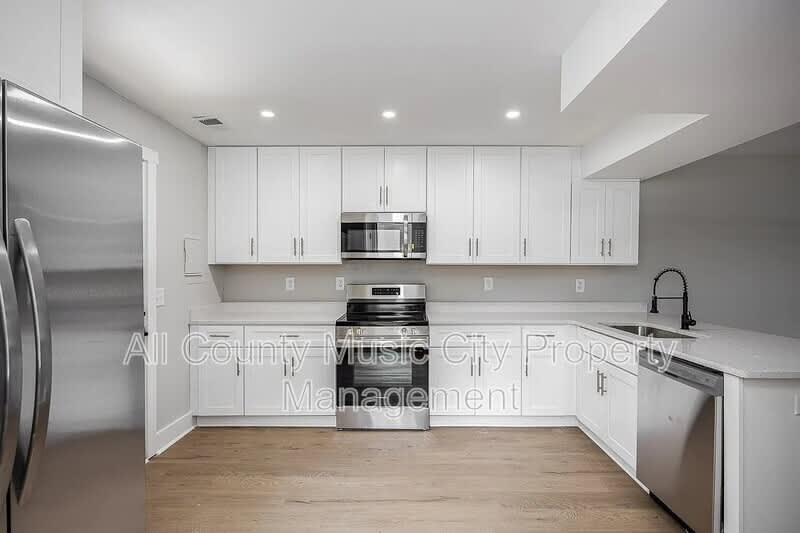 1907 S Lyle Ln – photo 3