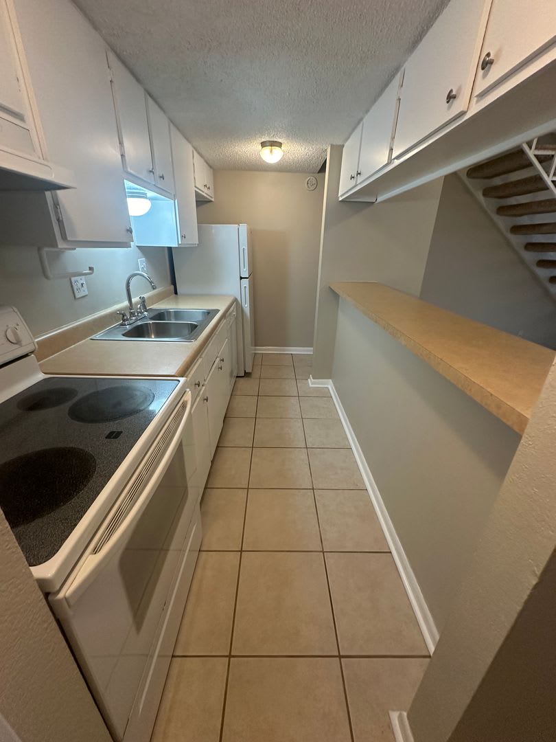 1BD/1BA Townhouse located on the Germantown/Memphis Line! – photo 5