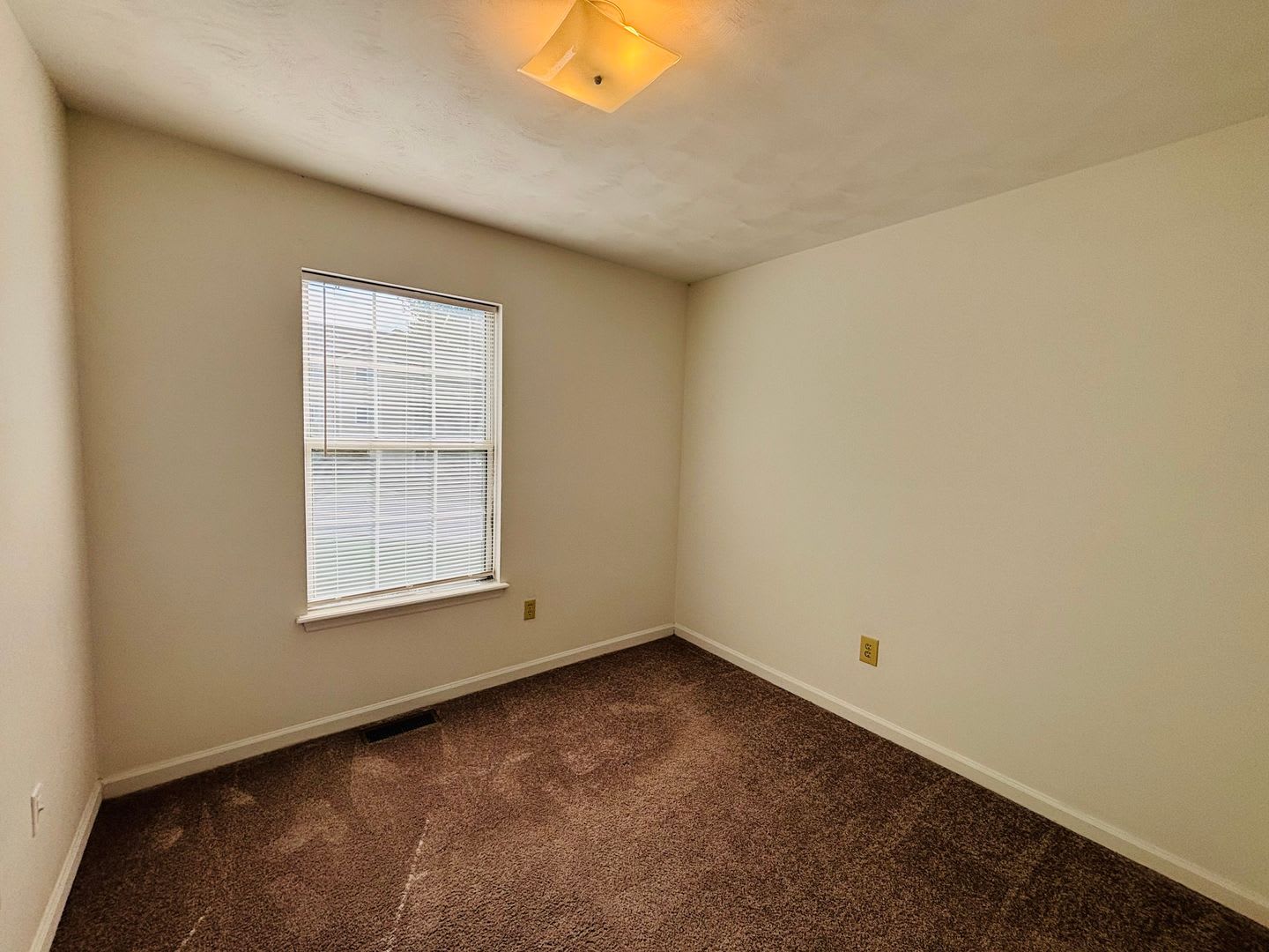 4 Bedroom 2 5 Half Bath Townhouse – photo 2