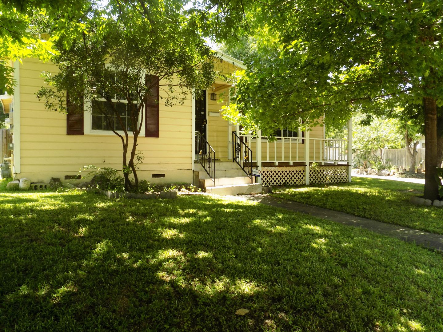 636 Norwood – photo 1