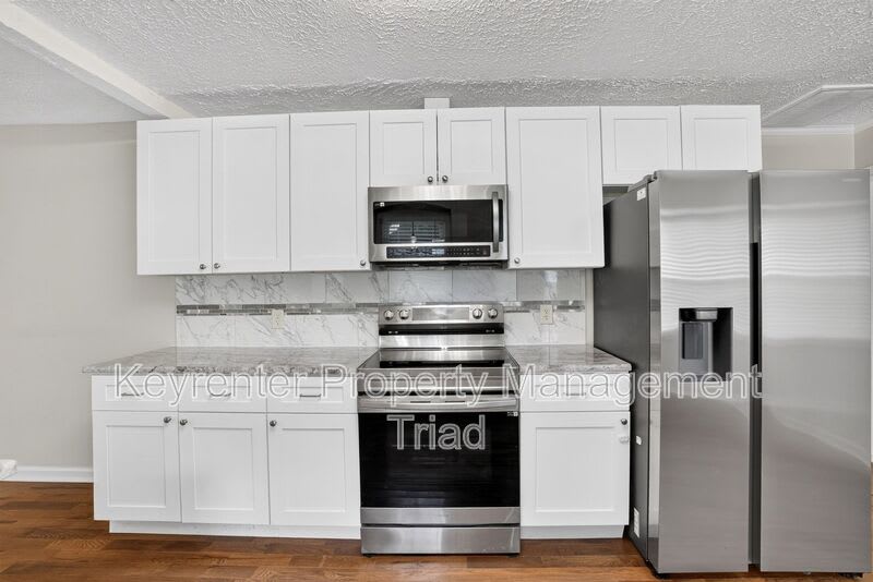 5108 Lakeshore Ct – photo 4