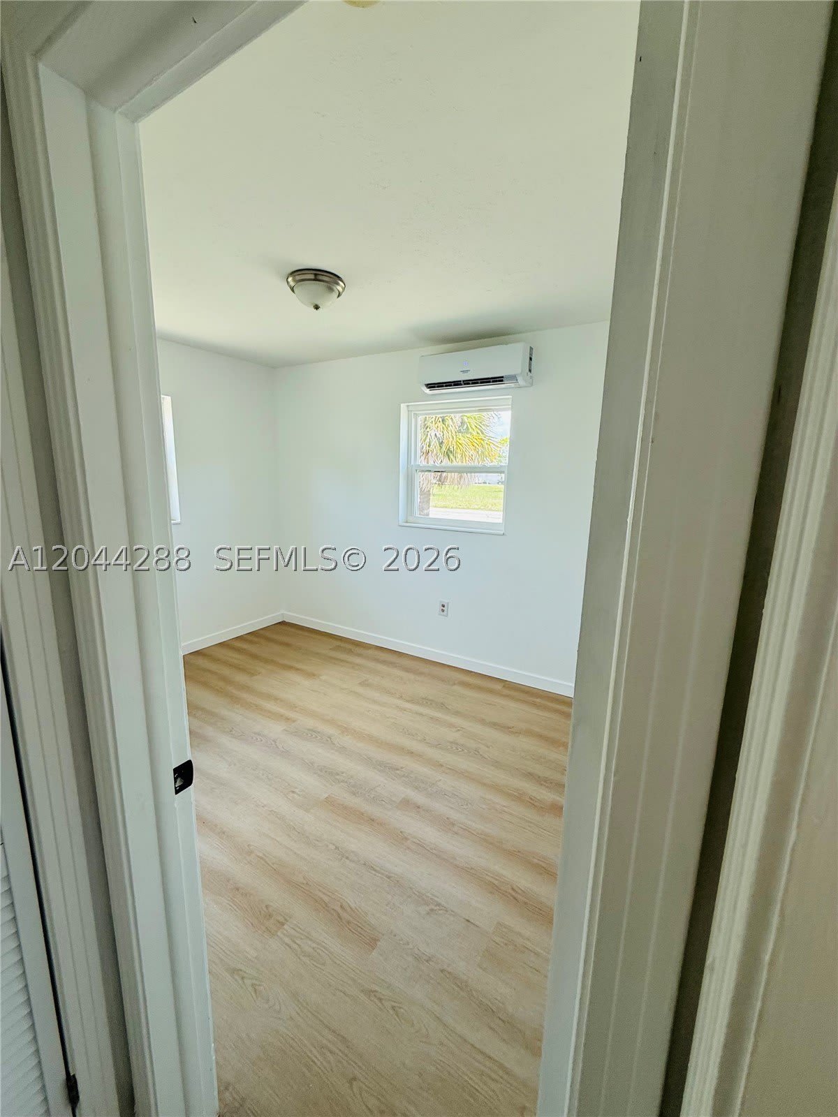 2423 Jeffcott St – photo 5