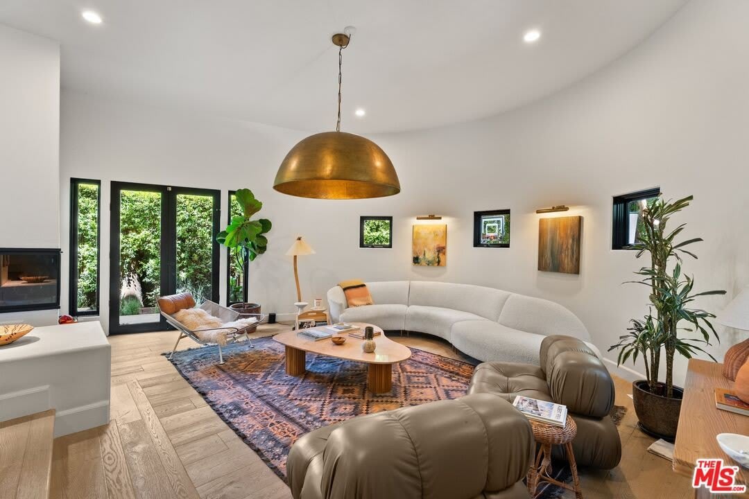 2065 Watsonia Ter – photo 2