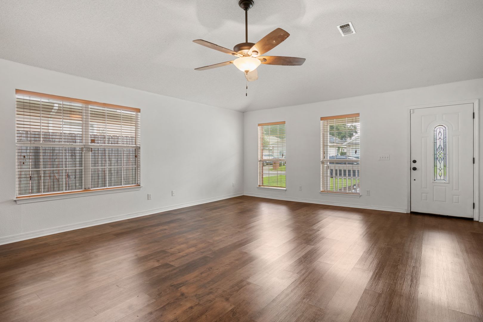 4 Bedroom Home In Quiet Neighborhood – photo 4