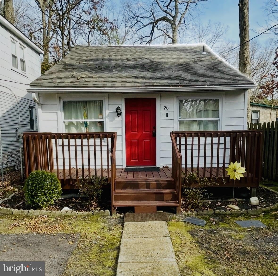 29 POINT BREEZE Avenue – photo 1