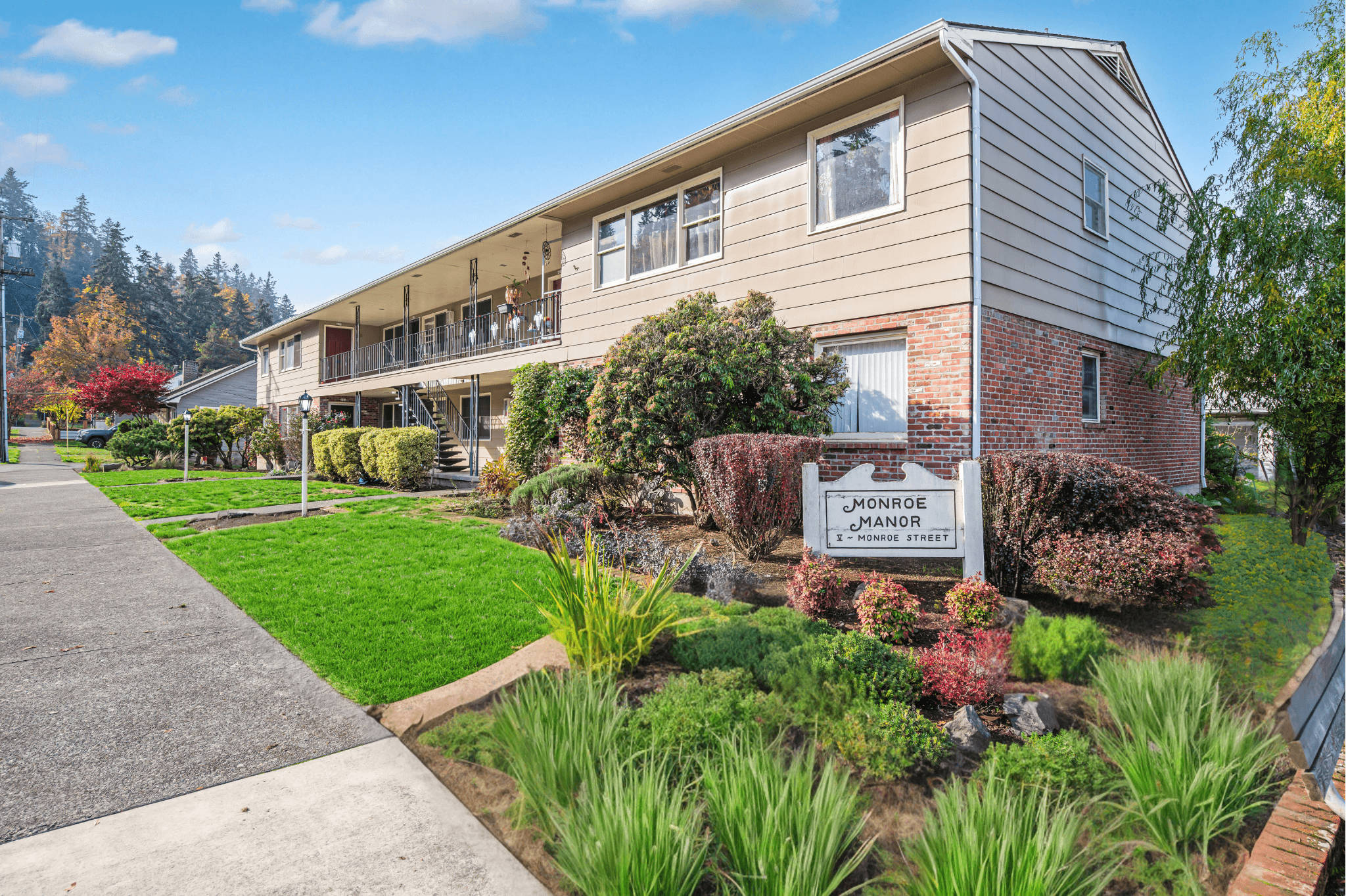 Monroe Manor Apartments – photo 1